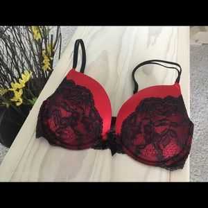 Victoria’s Secret Very Sexy plunge 32DD